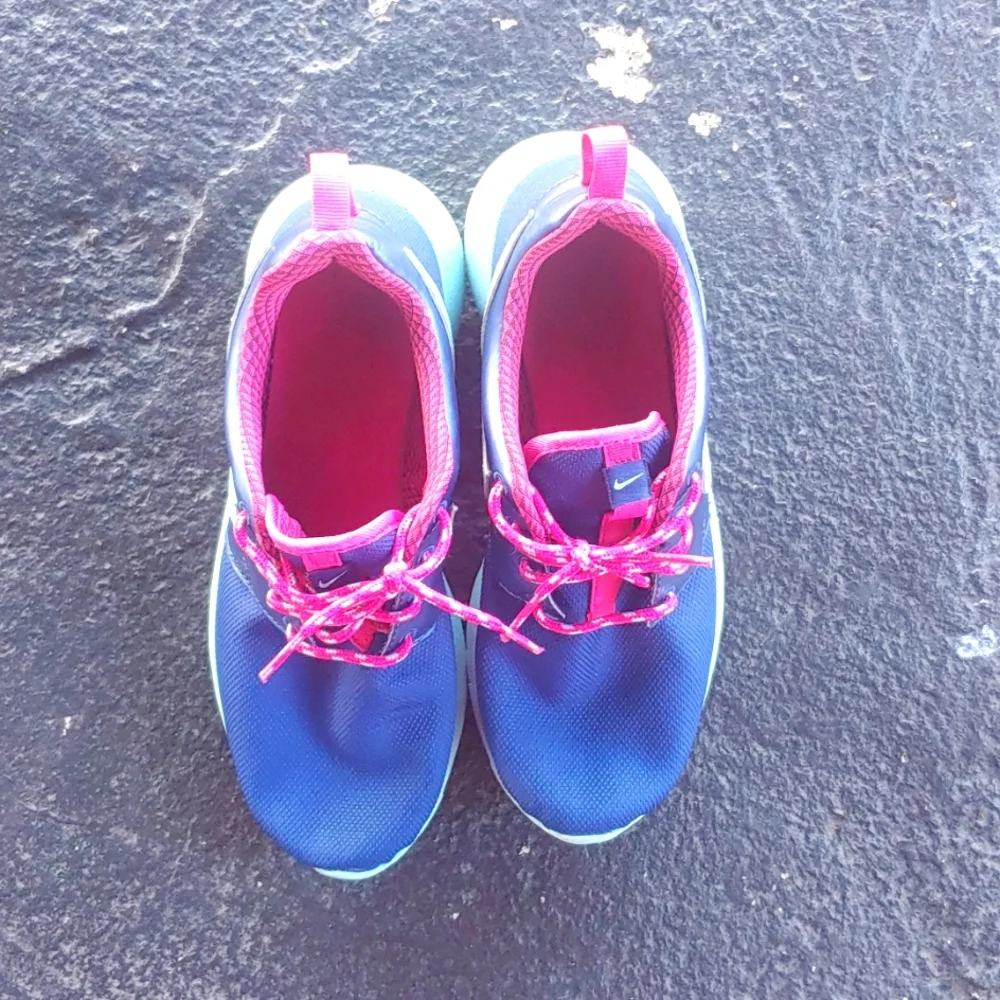 Nike Youth Roche Sneaker Size 6Y - Picture 6 of 8